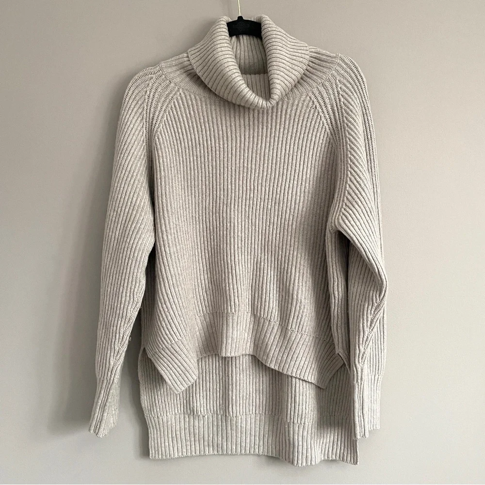 Aritzia Wilfred Wool Turtleneck Lin Sweater​ - Large, 100% Wool - Picture 11 of 13